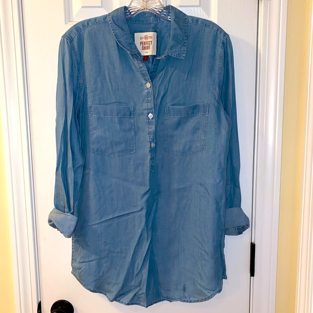 Women’s SO Perfect shirt Size Medium